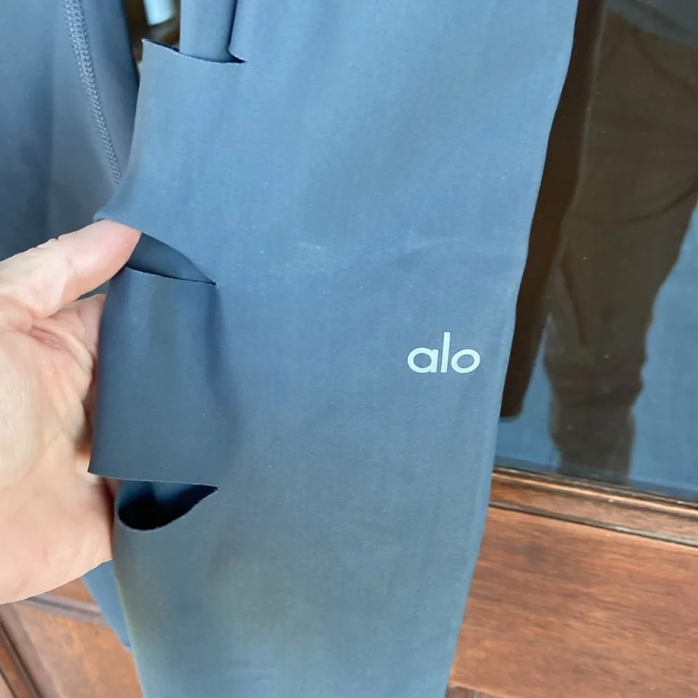 ALO Yoga High Waisted Warrior‎ ripped leggings!! Size S